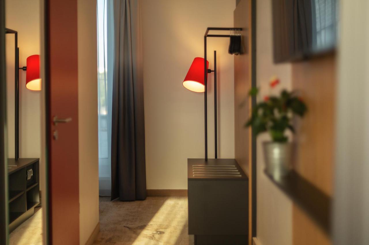 - The Niu, Sparrow By Ihg 3*