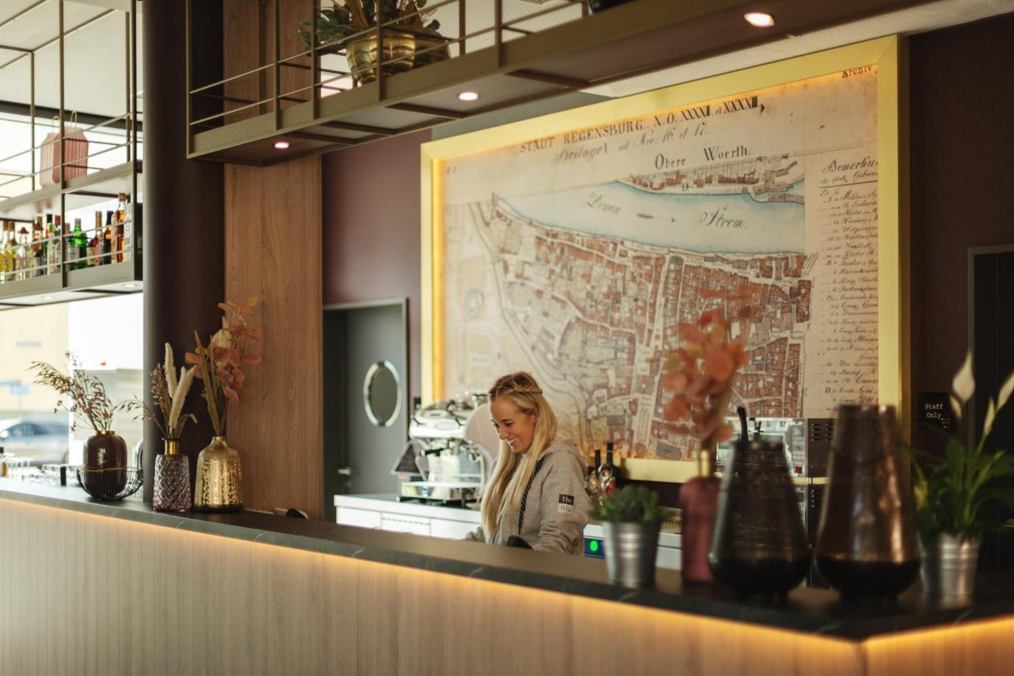 - The Niu, Sparrow By Ihg Ratisbona