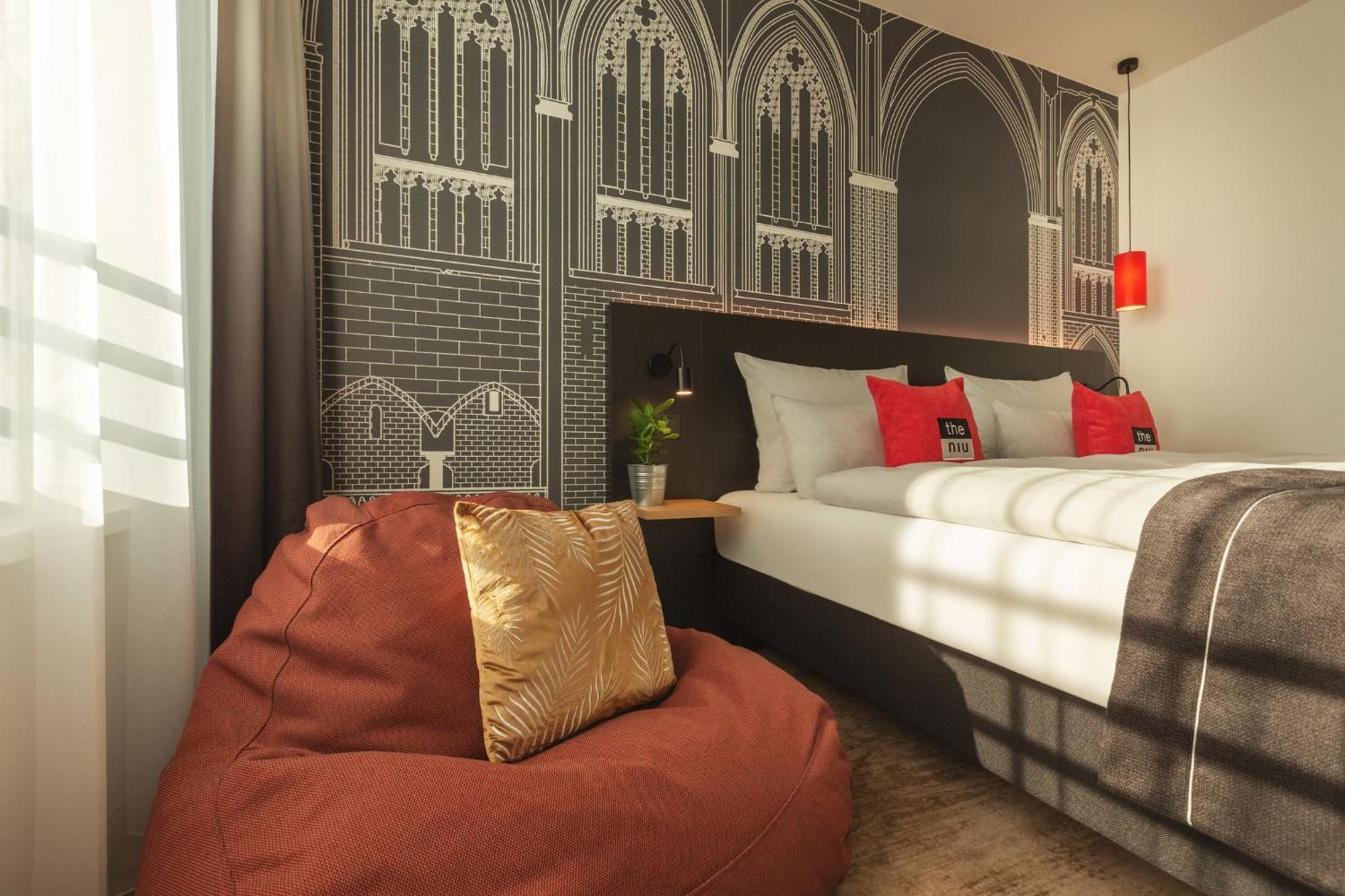- The Niu, Sparrow By Ihg 3*