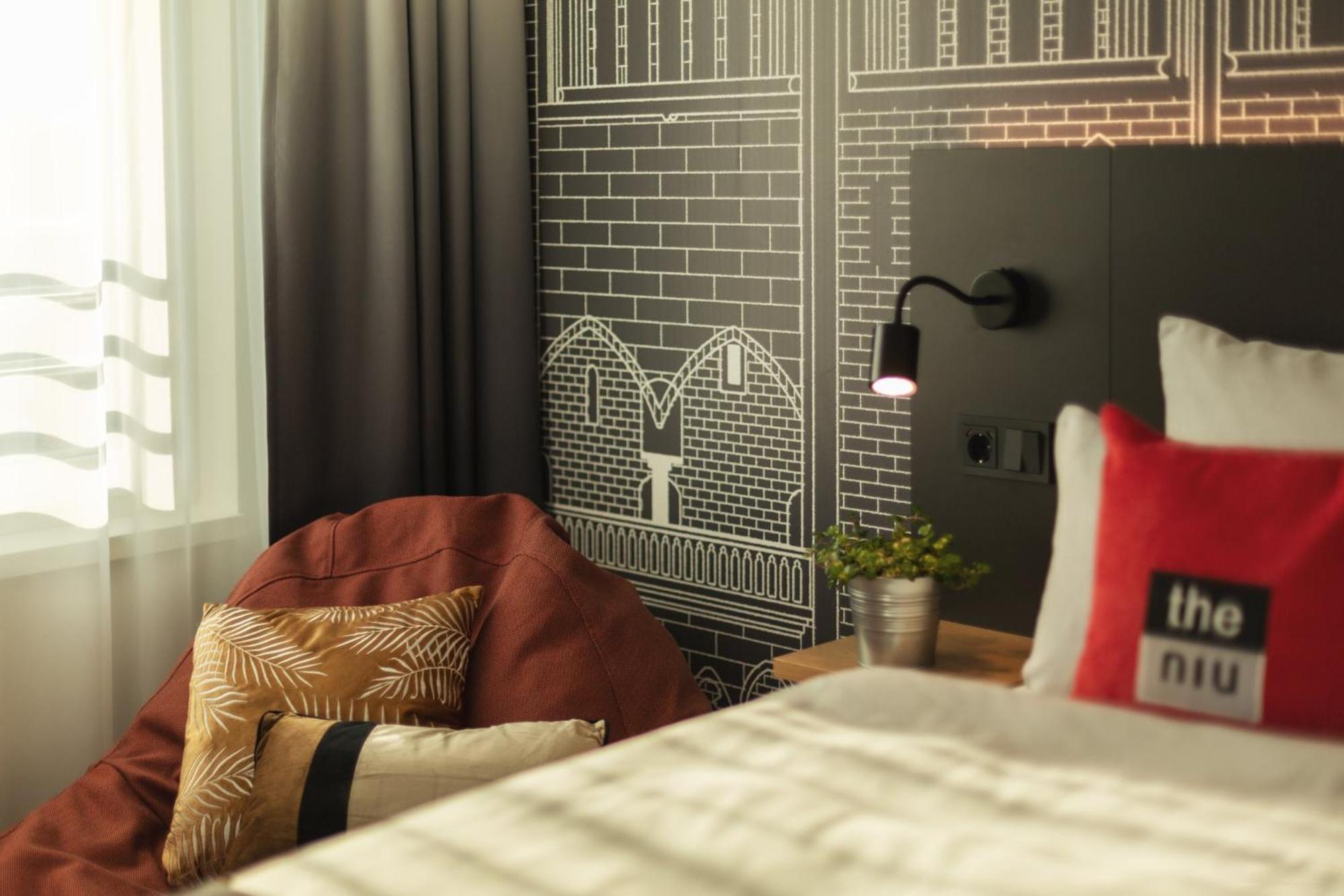 - The Niu, Sparrow By Ihg